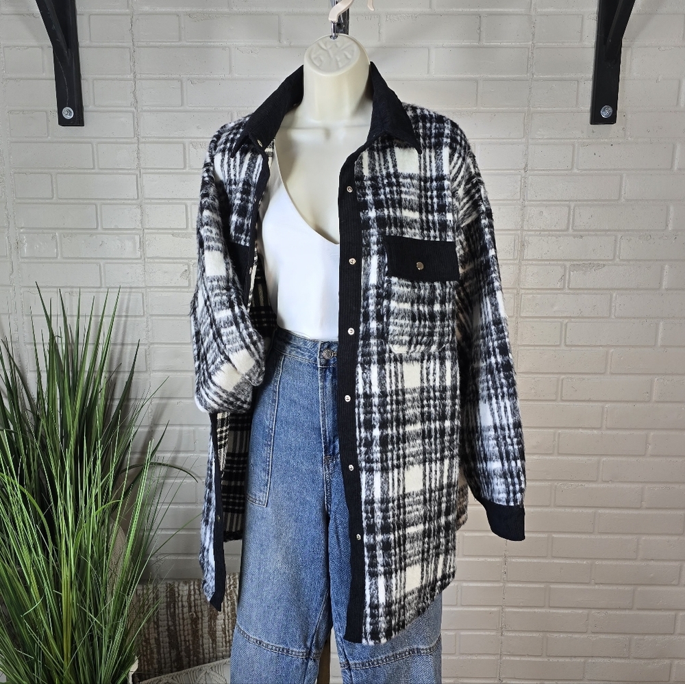 Prissy Jane Black and White Checkered Fuzzy Shirt Jacket Large
